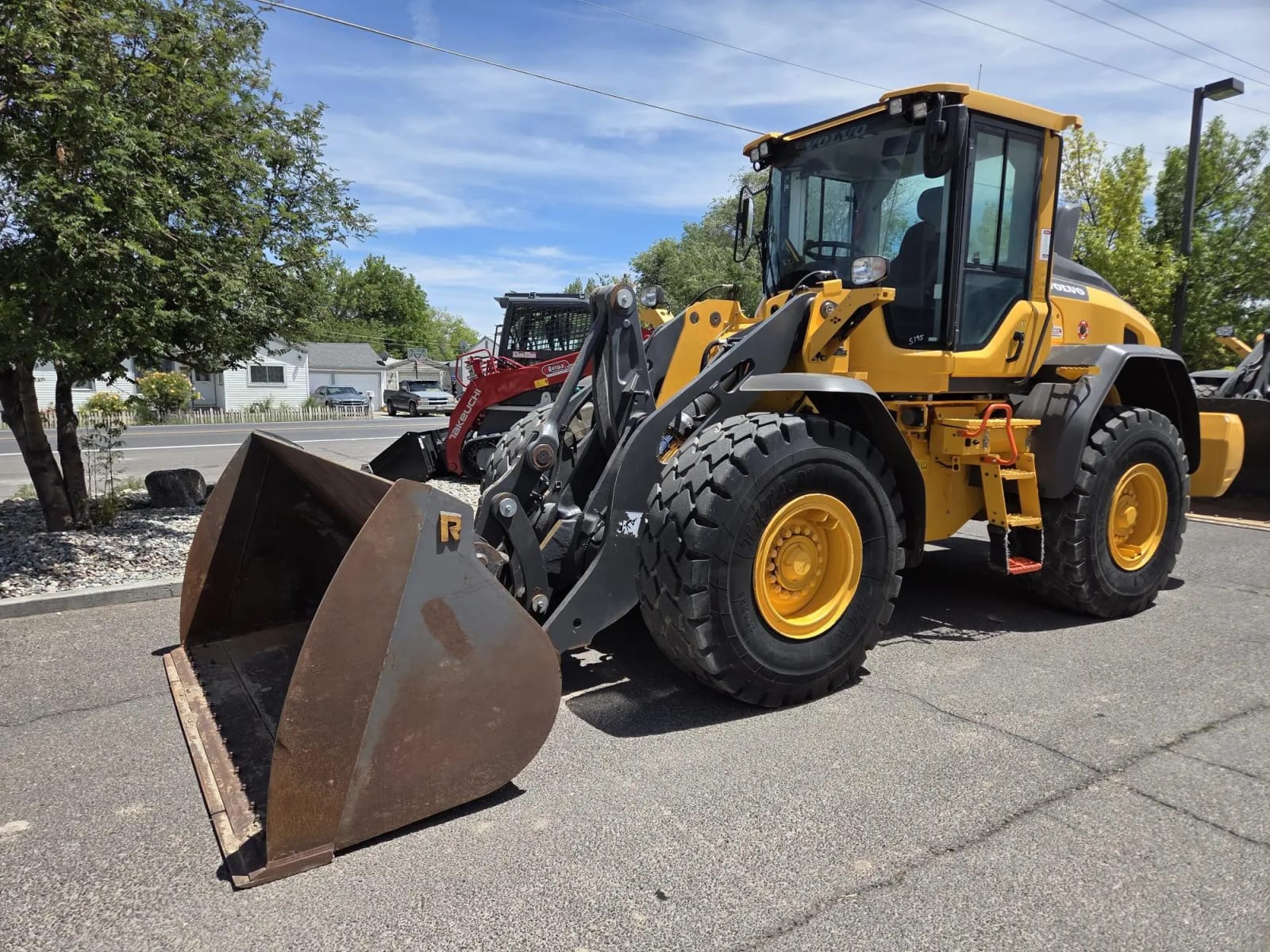 2023 VOLVO L70H