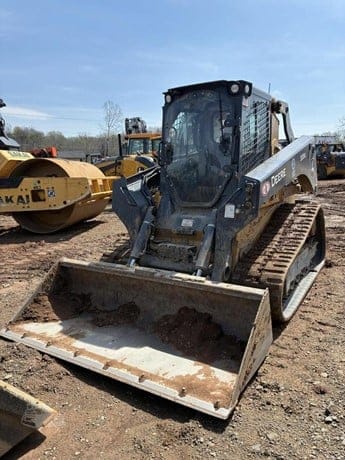 2023 DEERE 333G