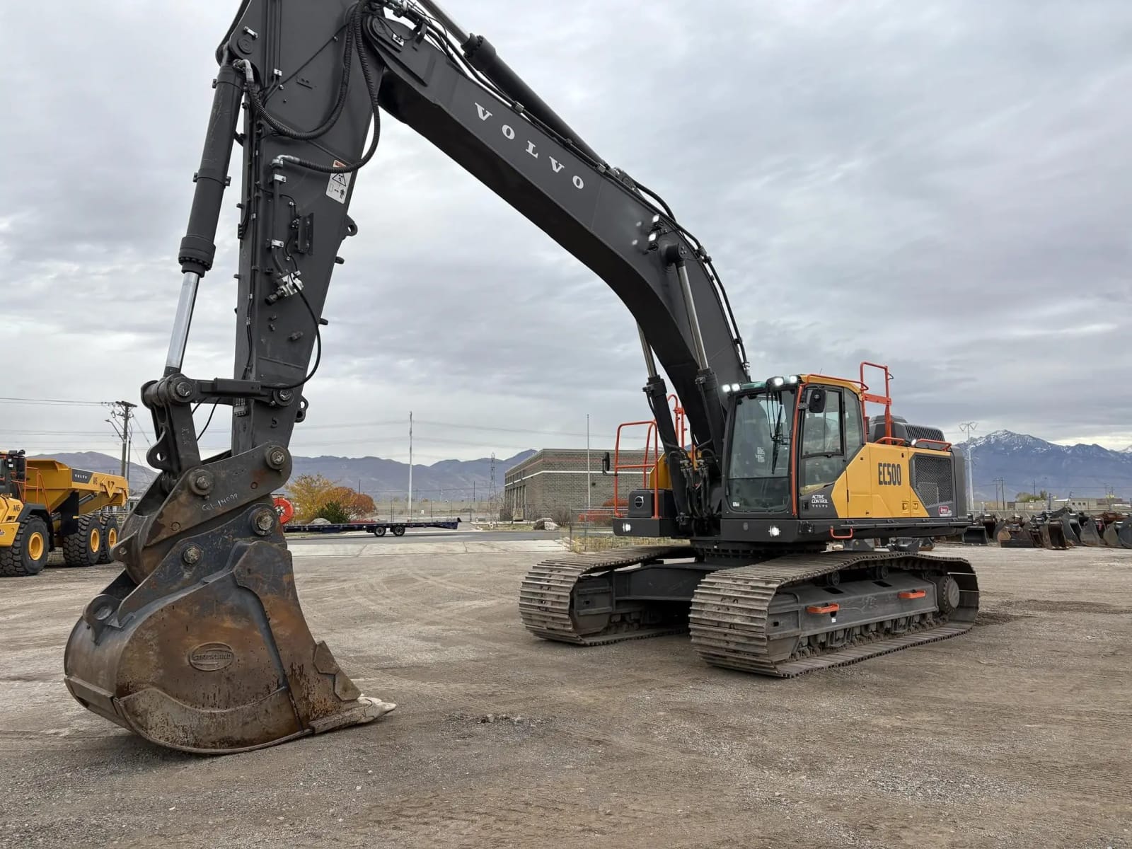 2024 VOLVO EC500FL5