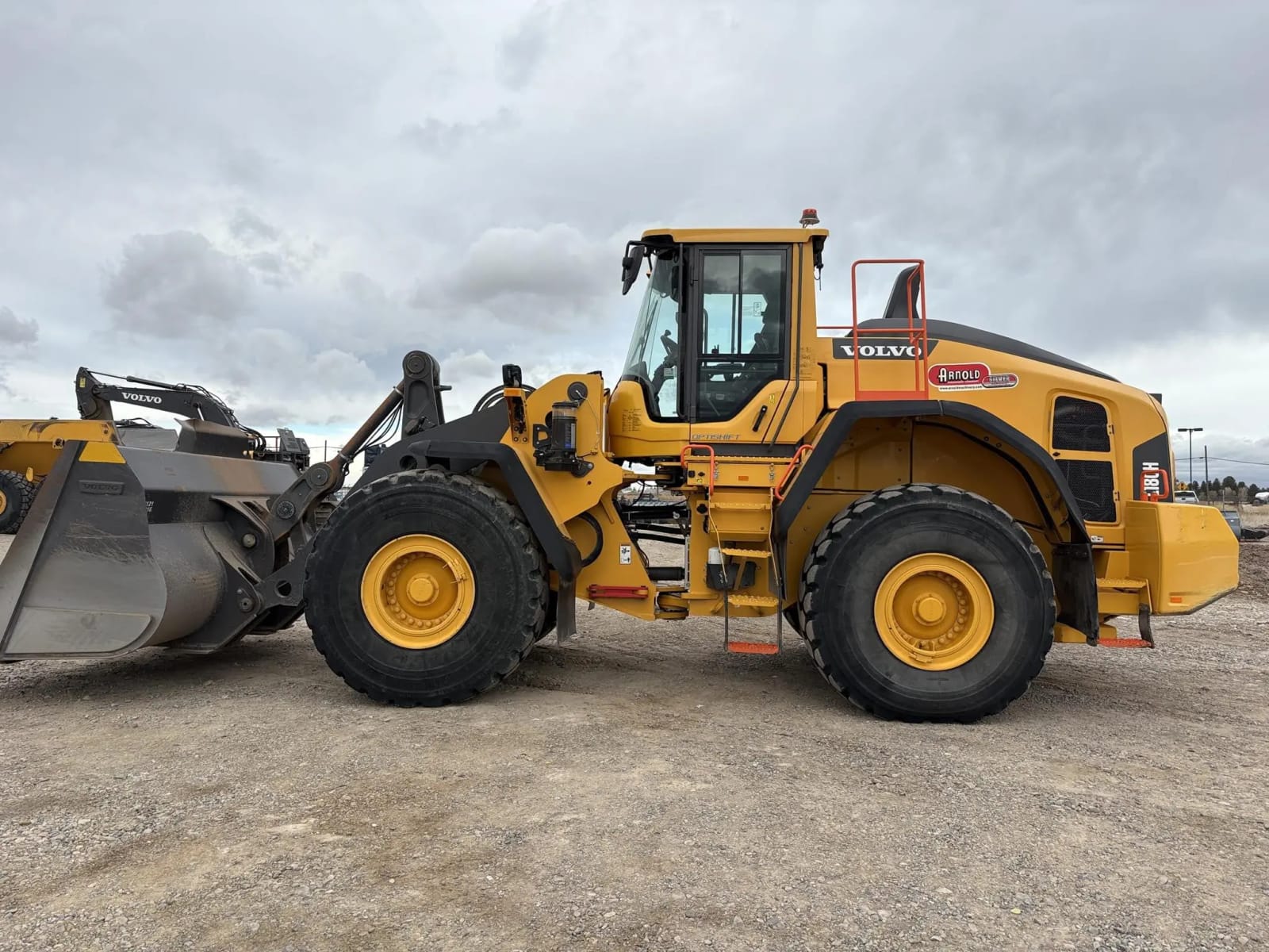 2023 VOLVO L180H