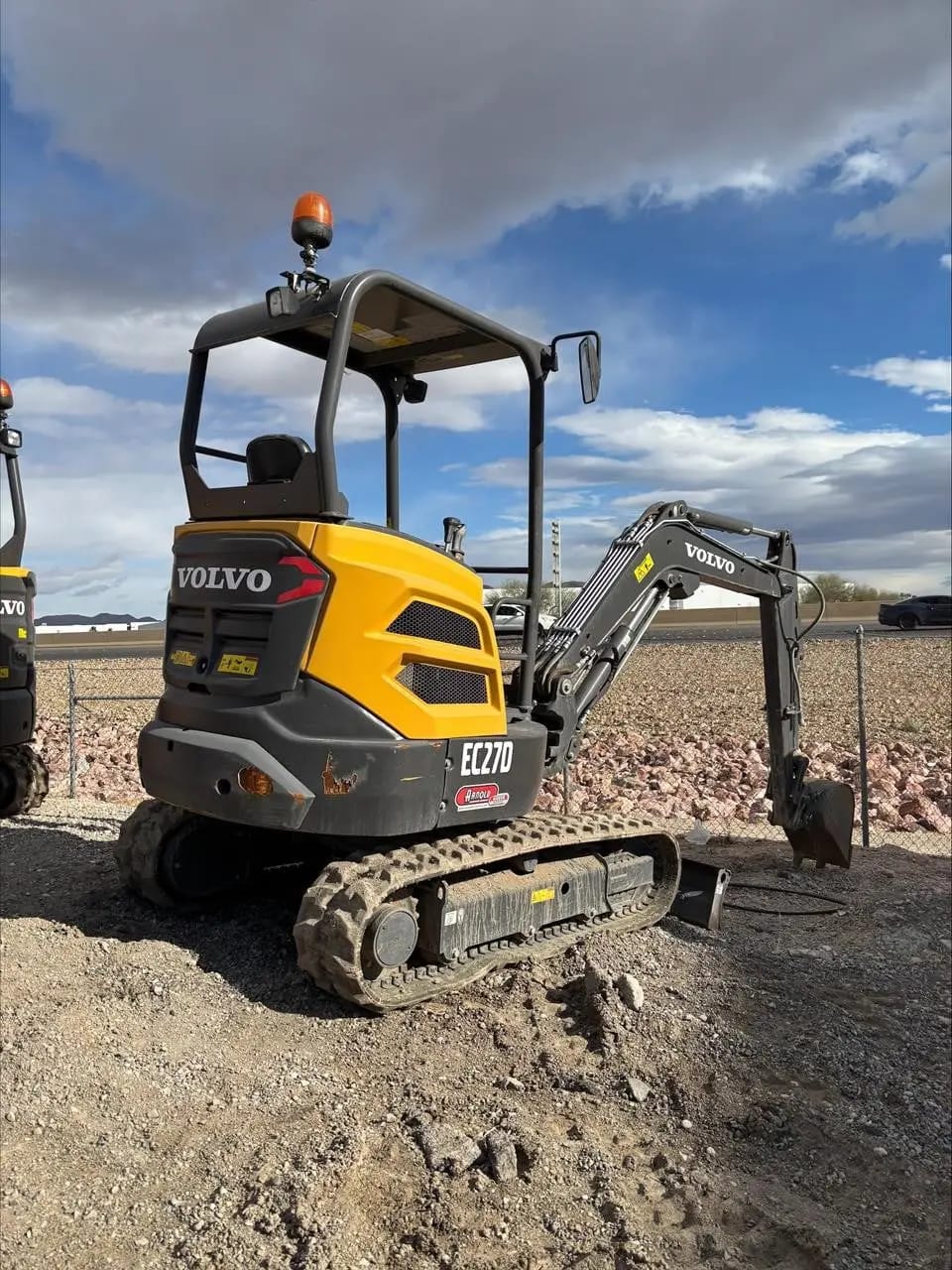 2023 VOLVO EC27D