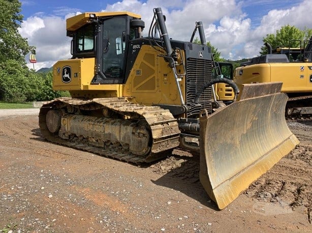 2023 DEERE 850L WLT