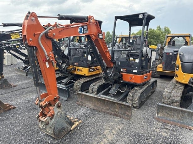 2023 HITACHI ZX30U
