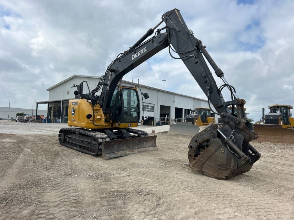 2022 John Deere 135G Excavator