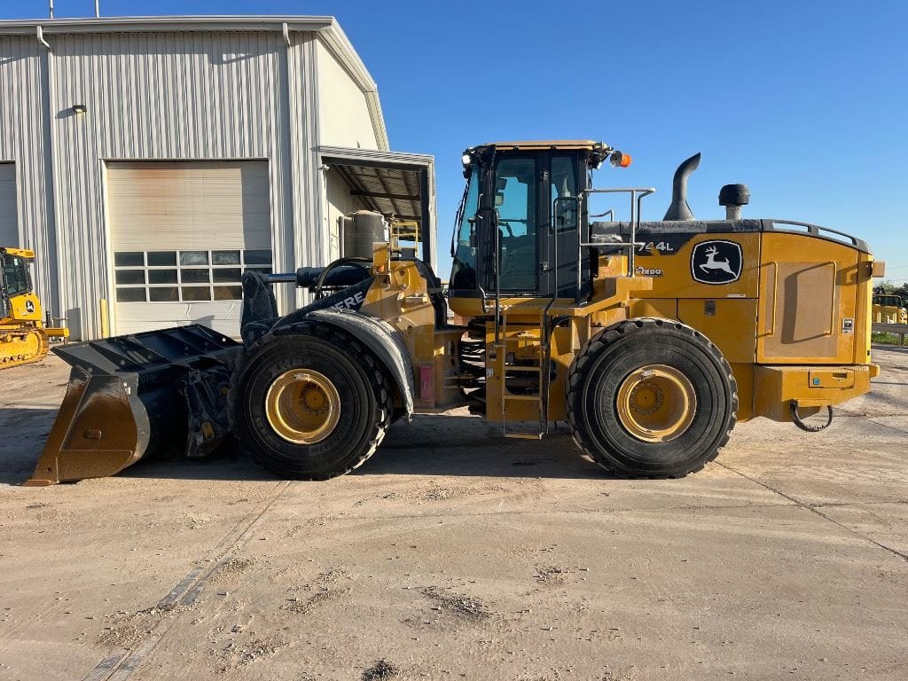 2021 John Deere 744L 4WD Production Class Wheel Loader