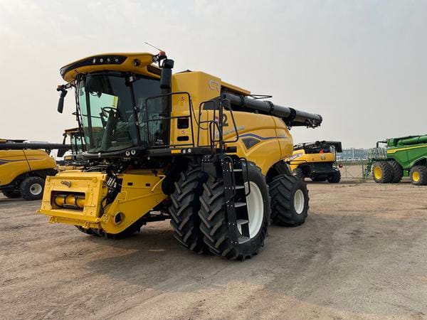 2025 New Holland CR8.90