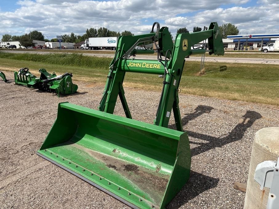 2006 John Deere 640 Loader - Front Mount
