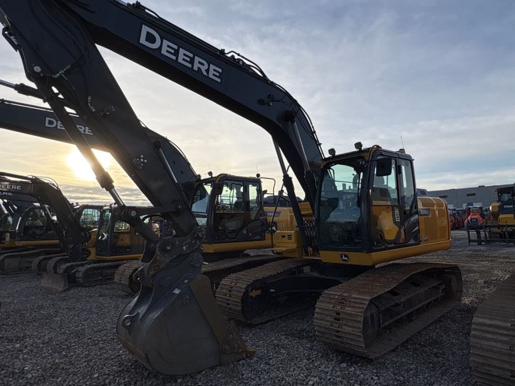 2022 John Deere 200G Excavator