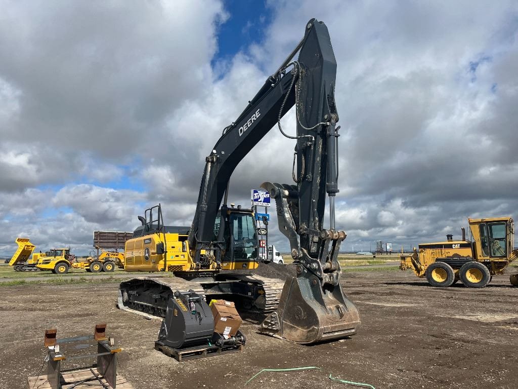 2022 John Deere 300GLC Excavator