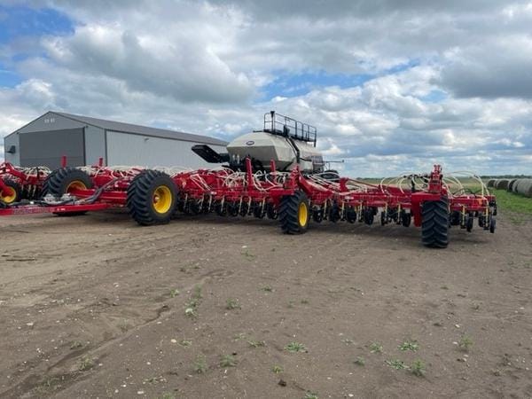 2022 Bourgault 3335-76