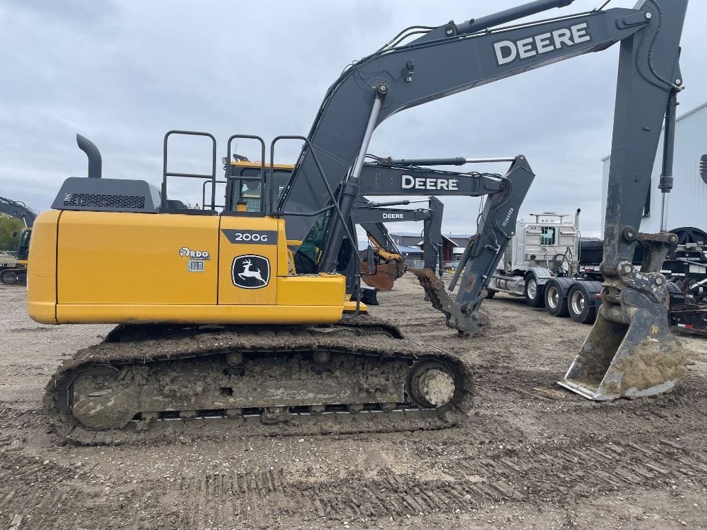 2022 John Deere 200G Excavator