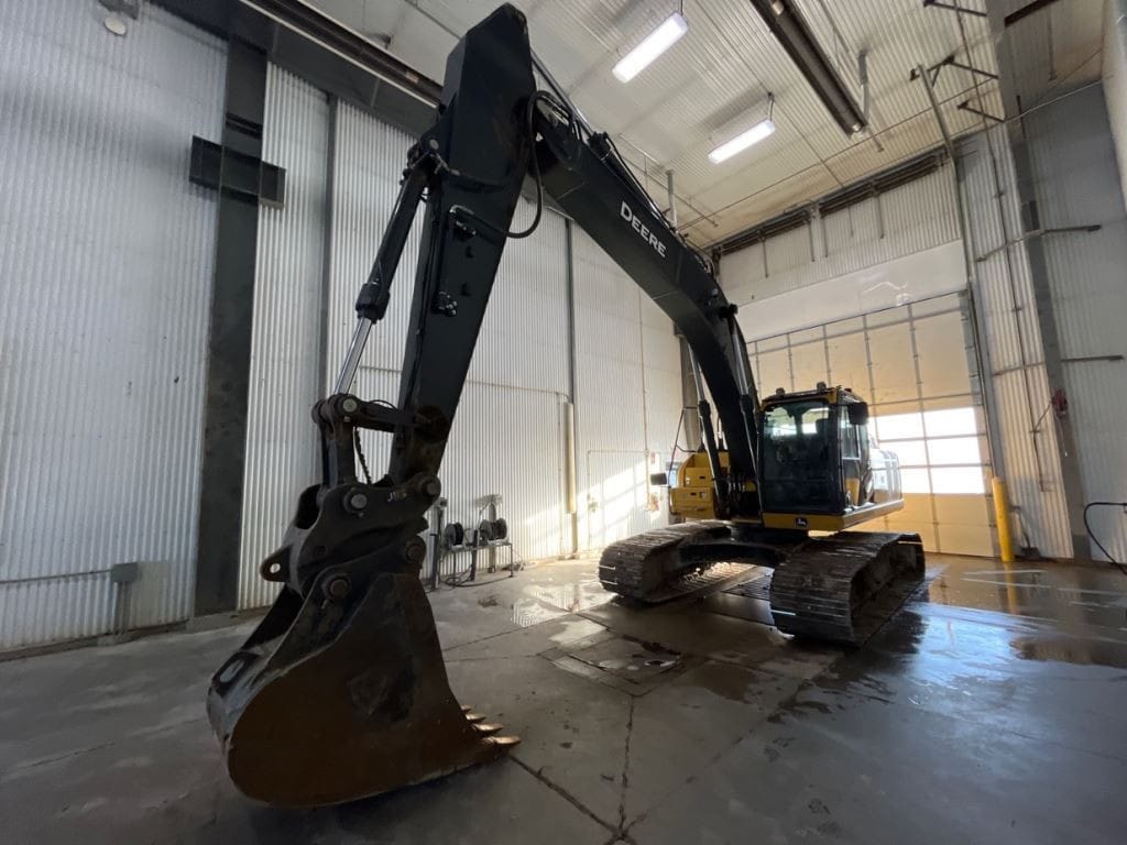 2022 John Deere 250GLC Excavator