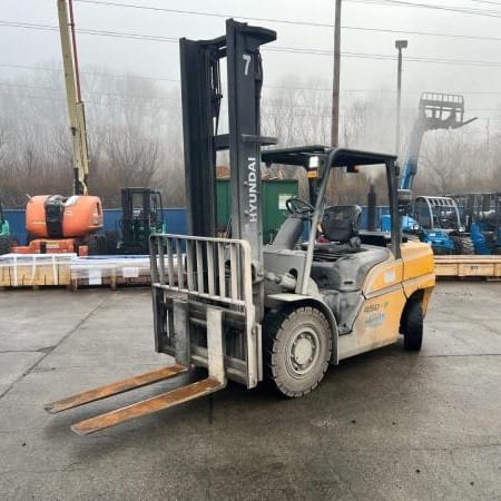 2019 HYUNDAI 45D-9