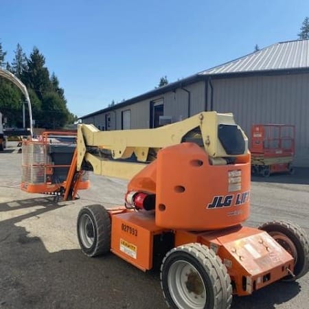 2016 JLG E450AJ