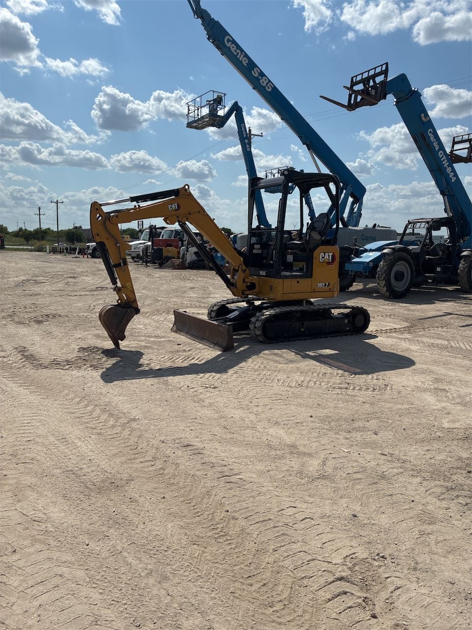 2022 CAT 302.7 CR