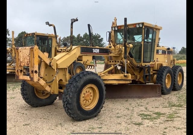 2003 CAT 140H