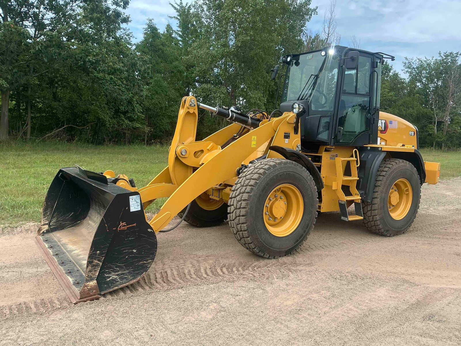 2024 Cat 910