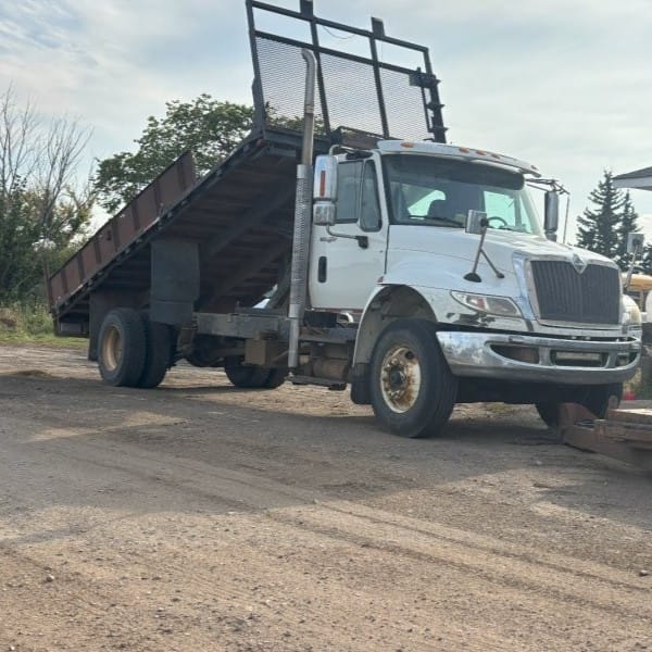 2011 International 												4400 Tilt Deck