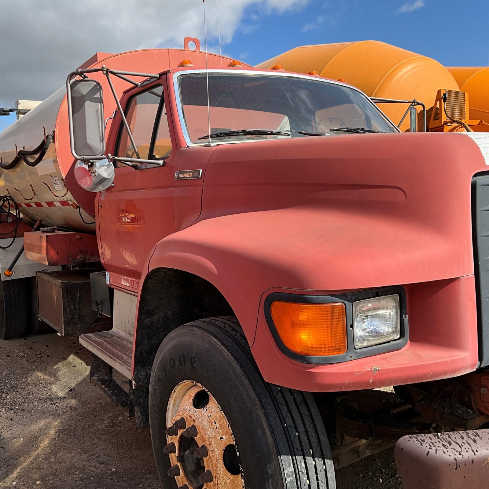 1995 Ford F800