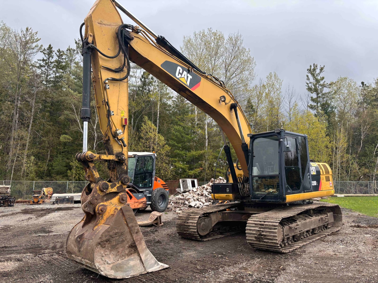 2013 CATERPILLAR 320DL