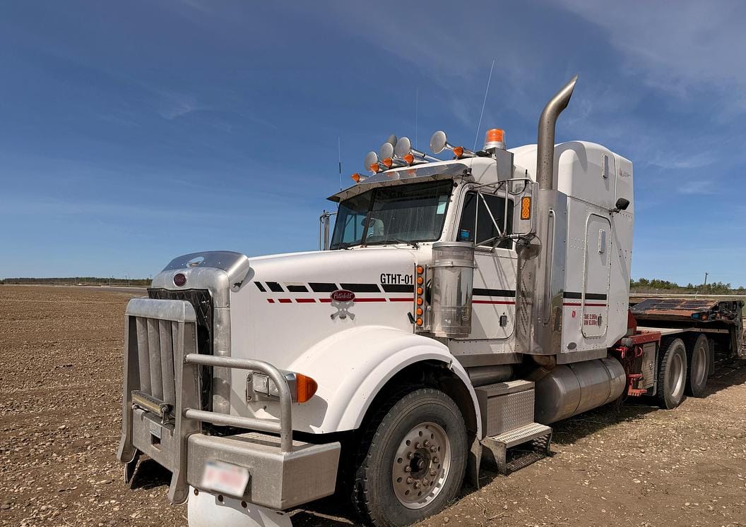 2004 Peterbilt 378 Tandem Winch Truck