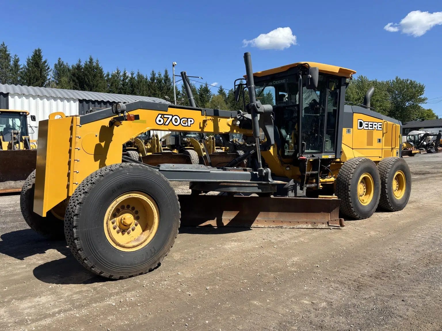 2017 John Deere 670GP