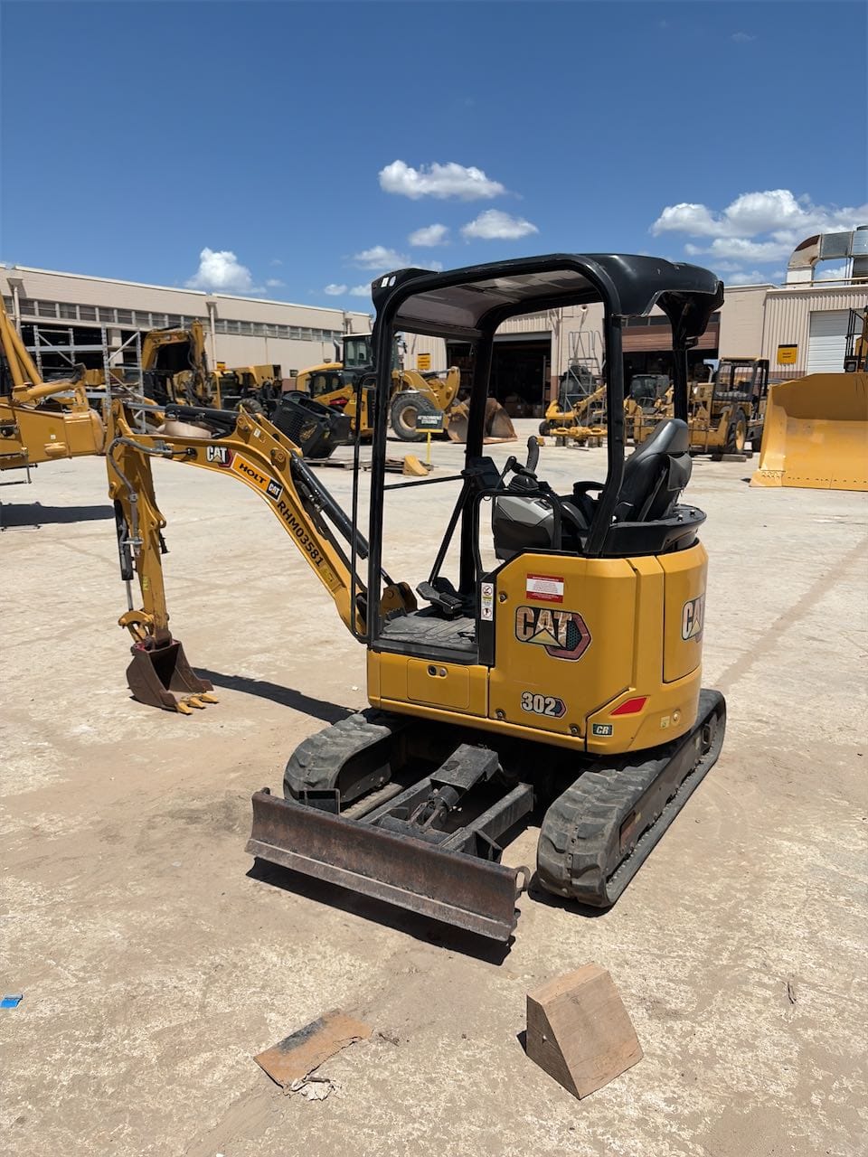 2022 CAT 302 CR