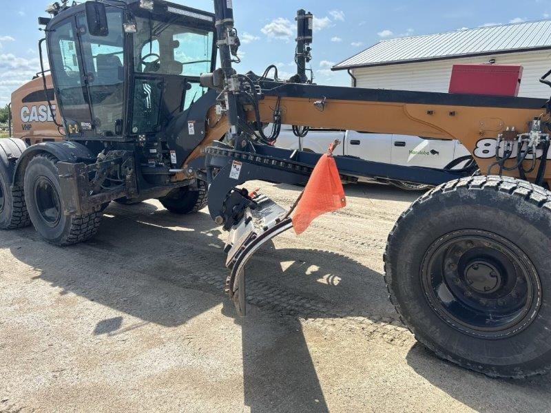 2017 CASE 												885B