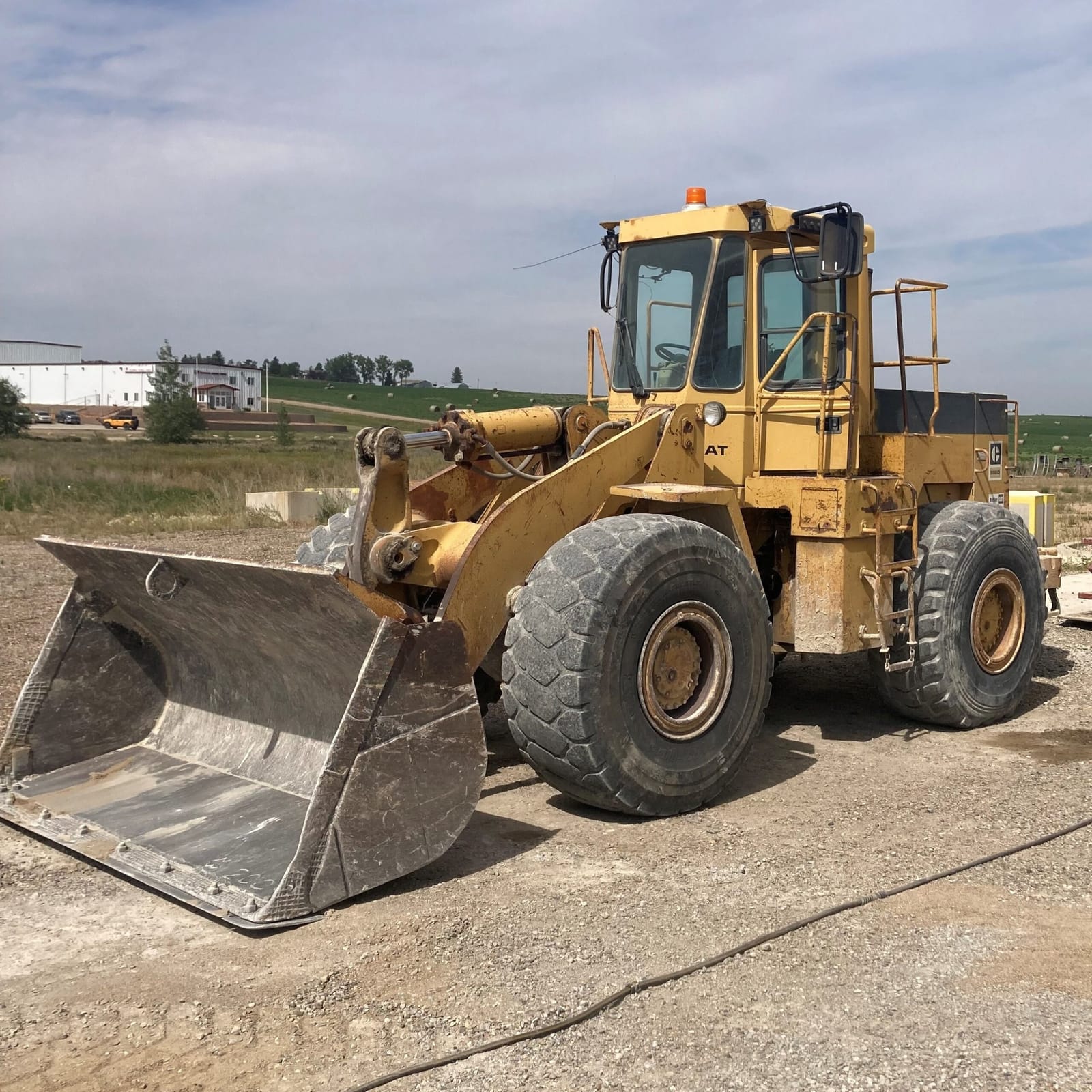 1985 CAT 												966D