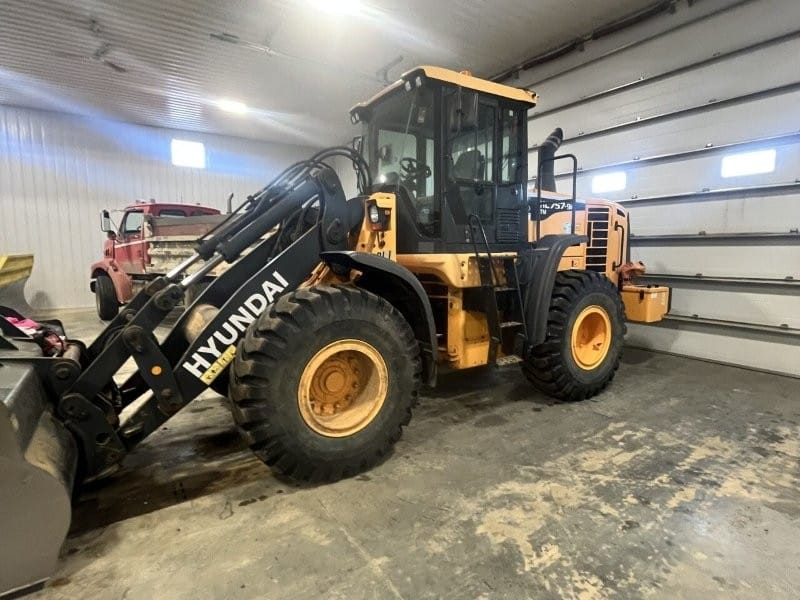 2015 Hyundai 												HL757TM-9A