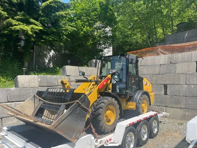 2023 Cat 906