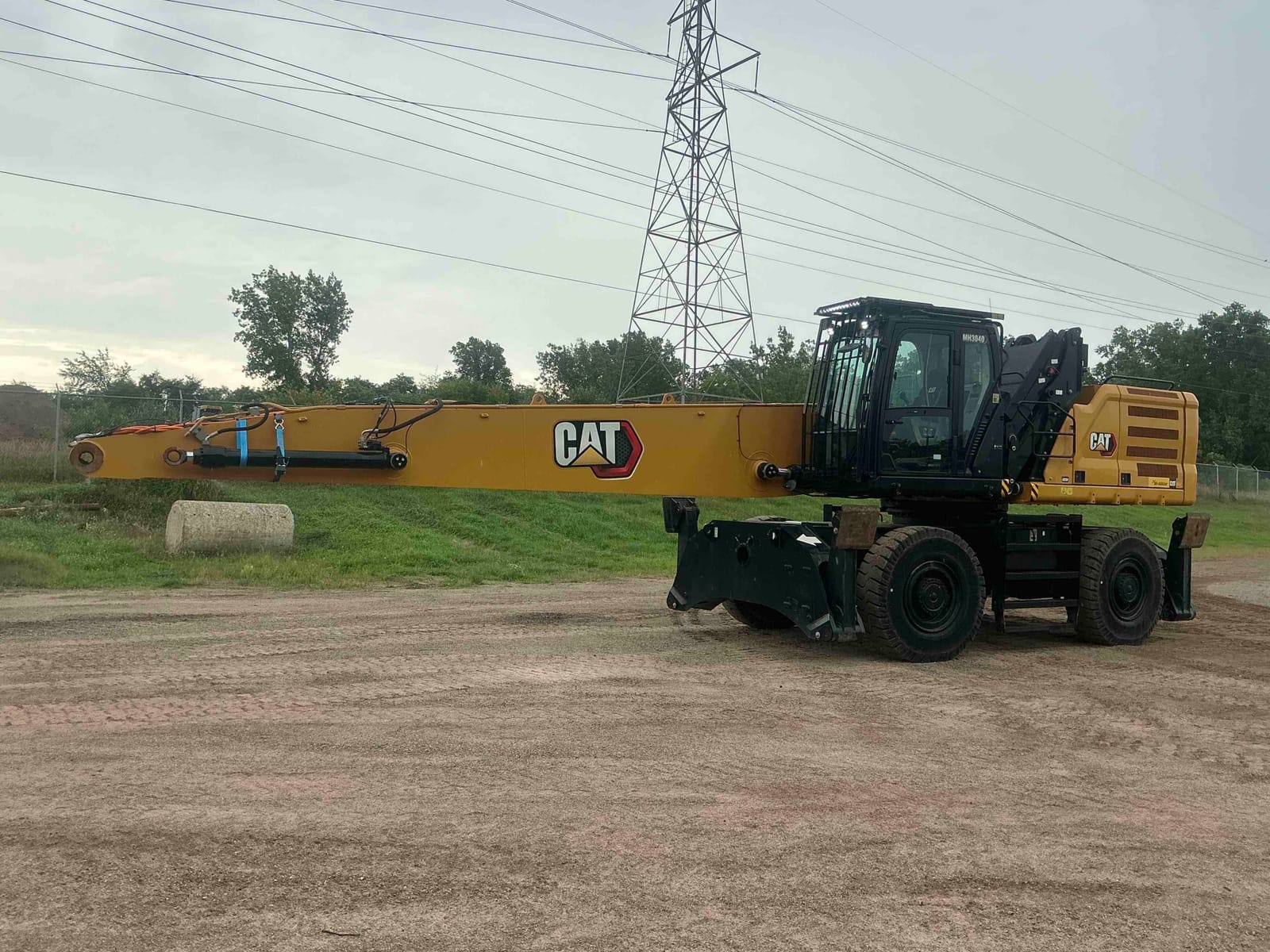 2023 Cat MH304007
