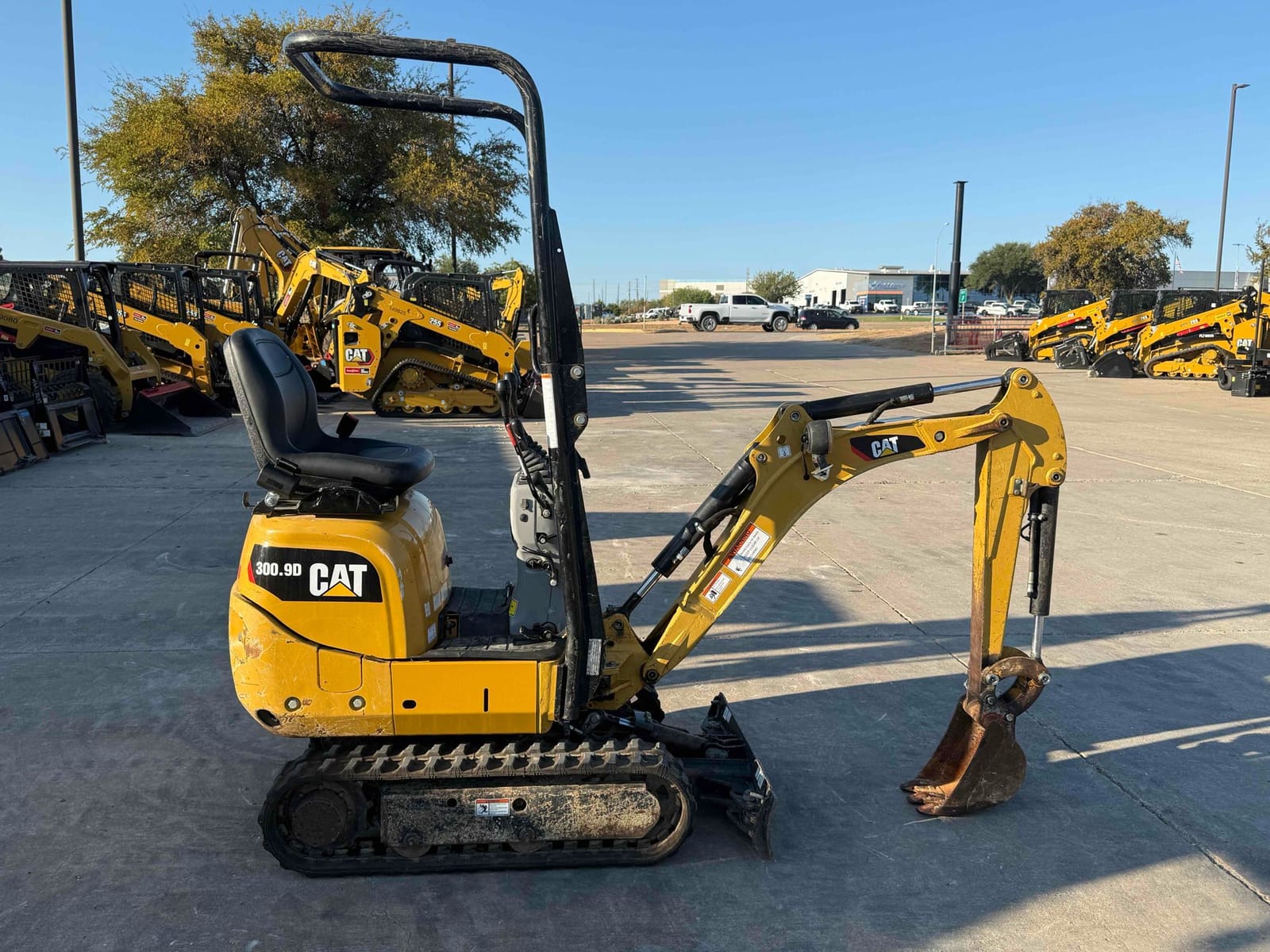2022 CAT 300.9D