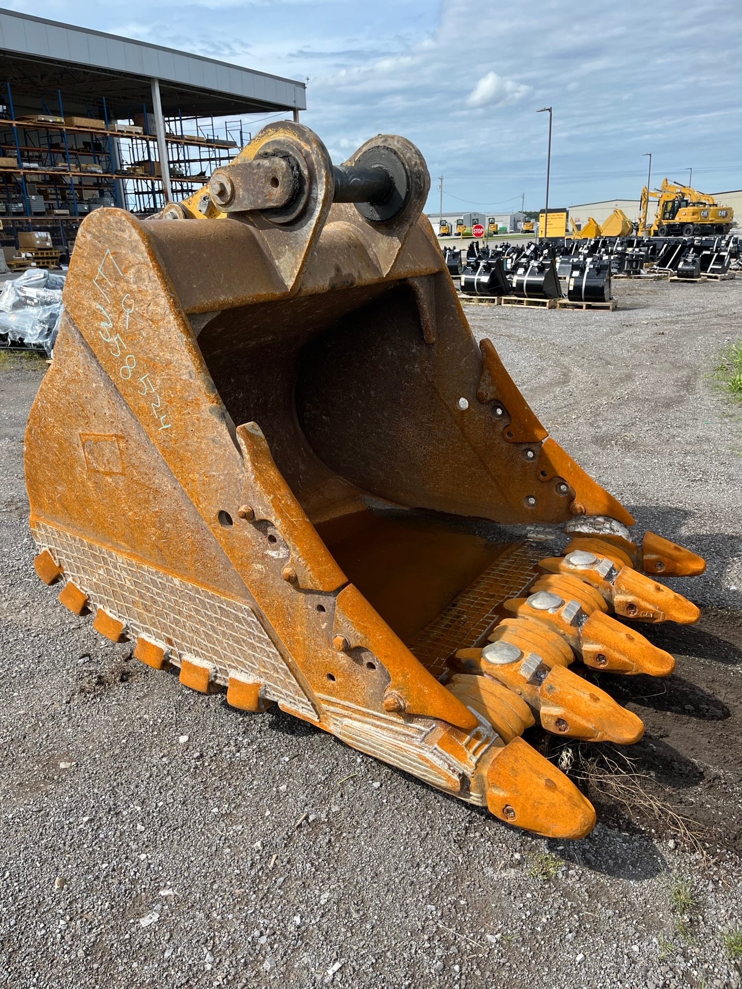 2022 CAT 352 67" SD BUCKET 3.15YD3 TB LINK