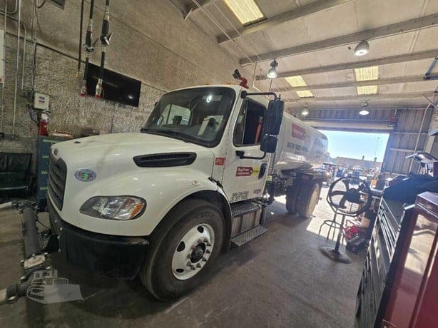 2025 FREIGHTLINER BUSINESS CLASS M2 106