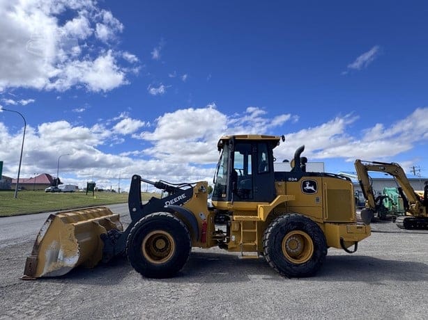 2023 DEERE 624 P-TIER