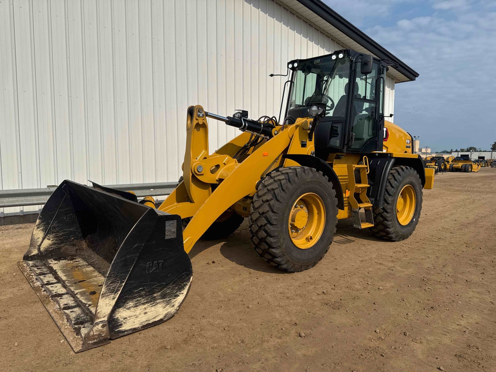 2021 CAT 910HL