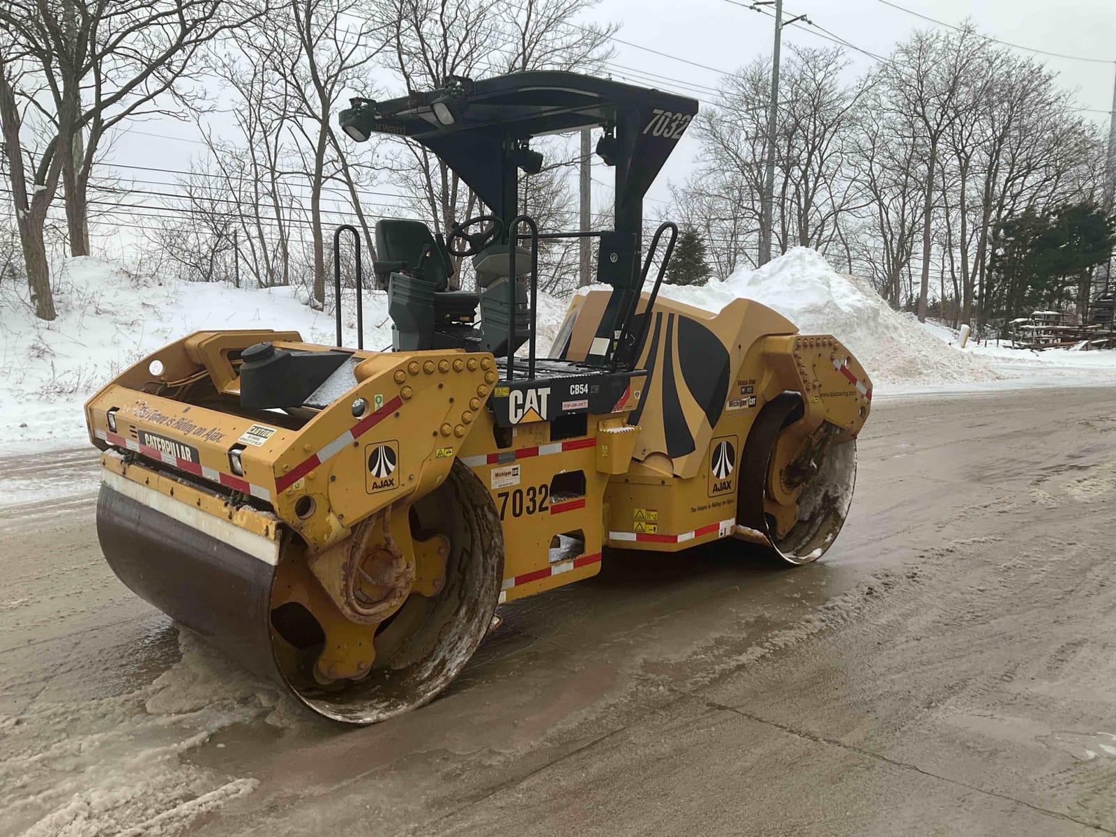 2013 Cat CB54 XW