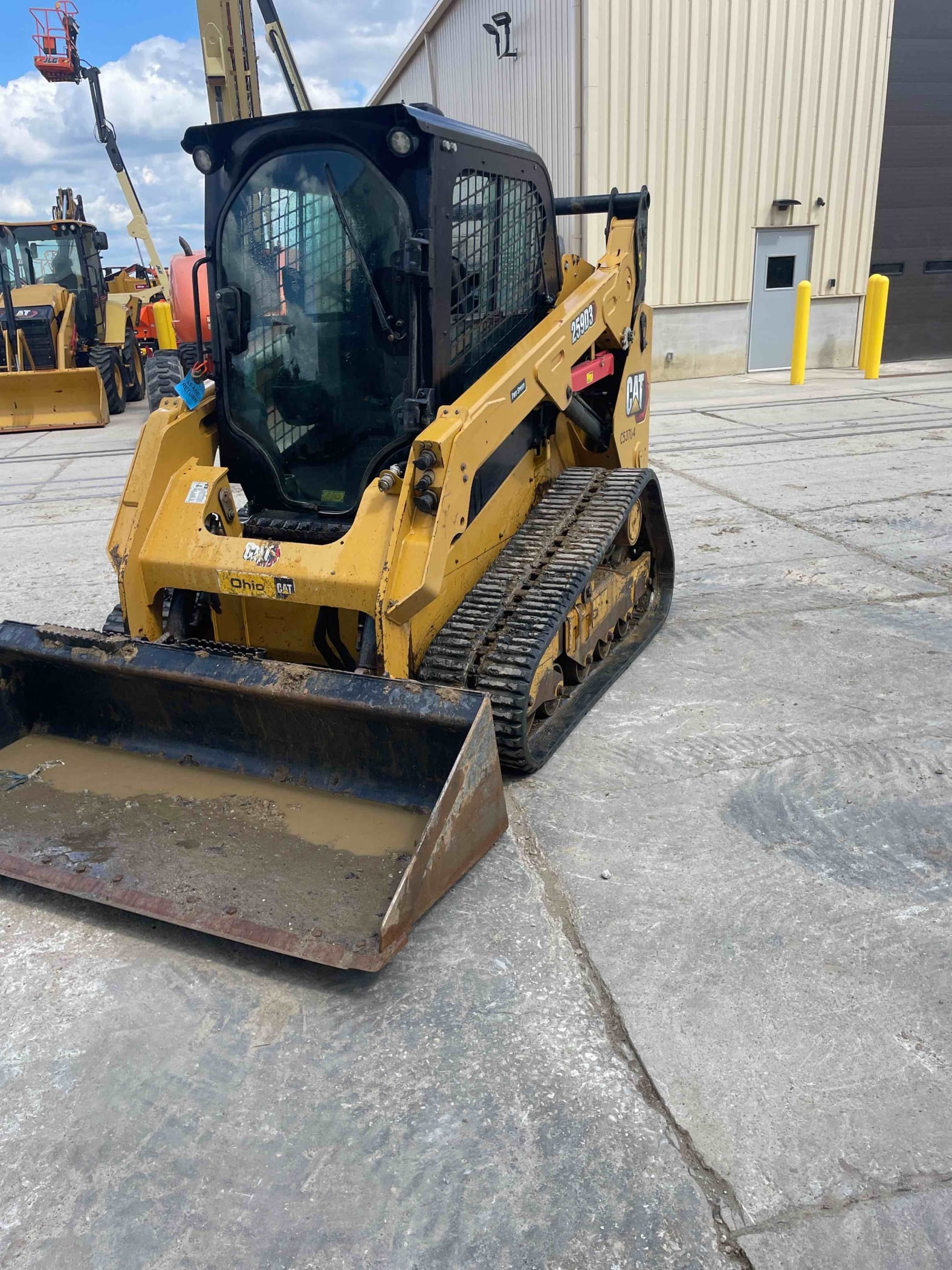 2023 CAT 259D3 C3H2