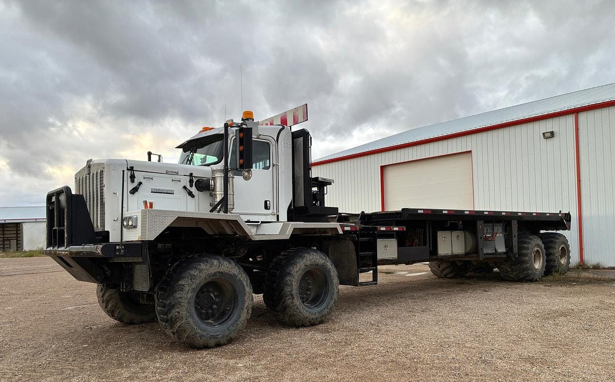 2015 Kenworth C500 8x8 Bed Truck