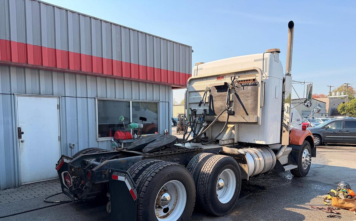 1996 Kenworth T800 Sleeper Truck Tractor