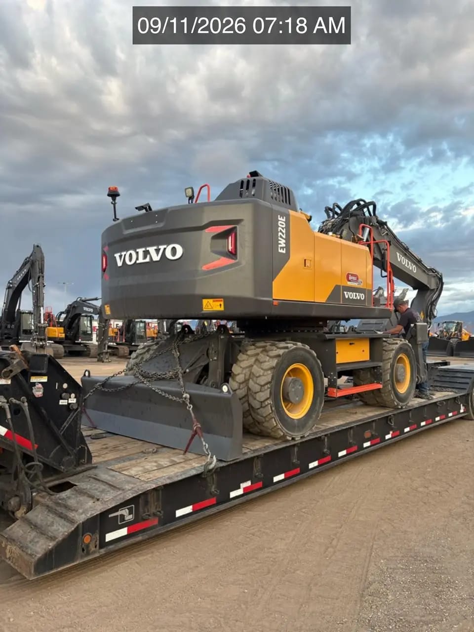 2024 VOLVO EW220E