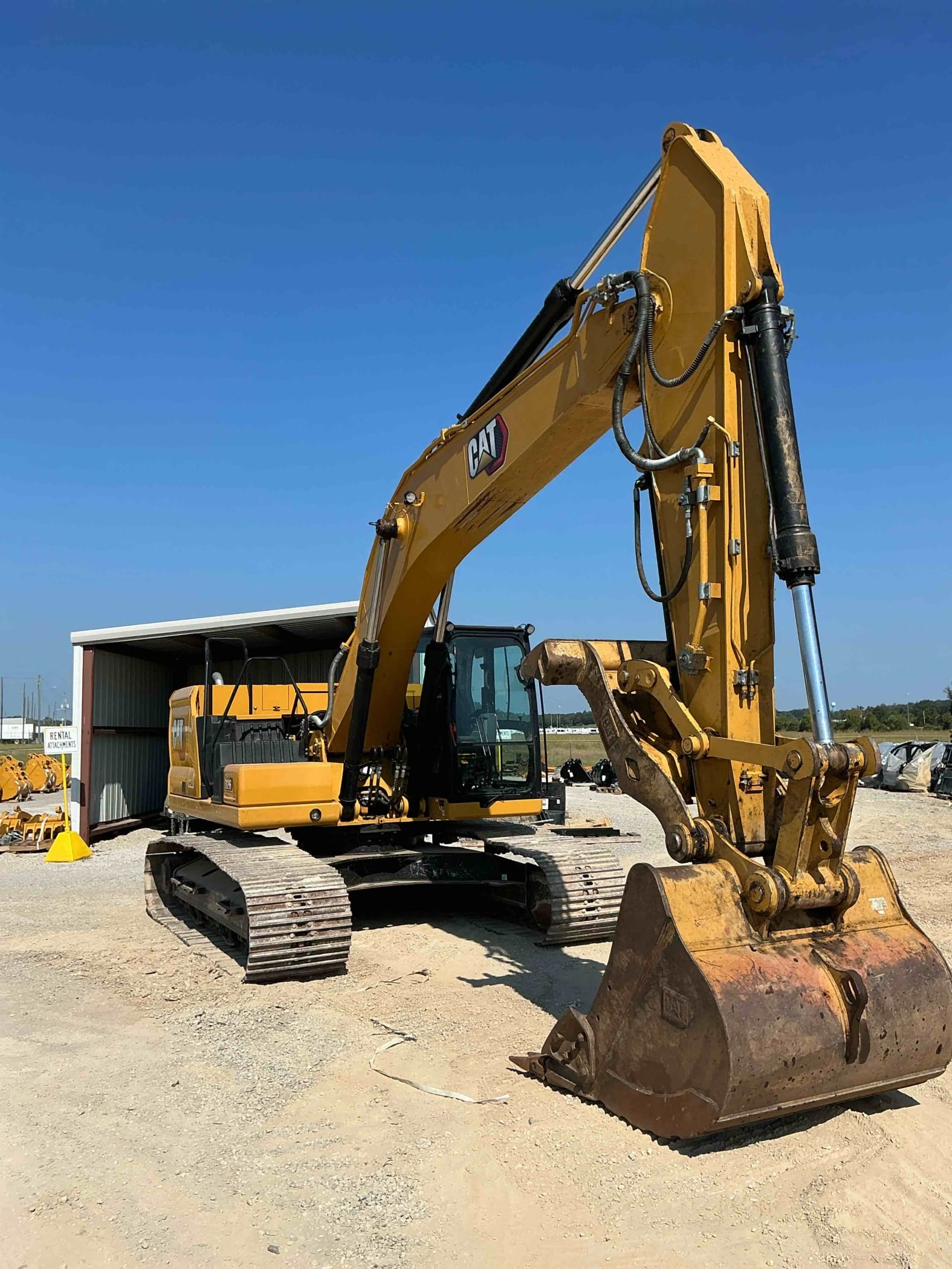 2023 Cat 326