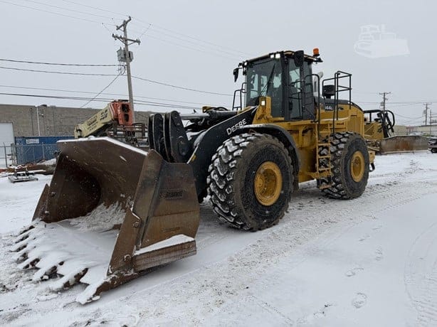 2021 DEERE 844L