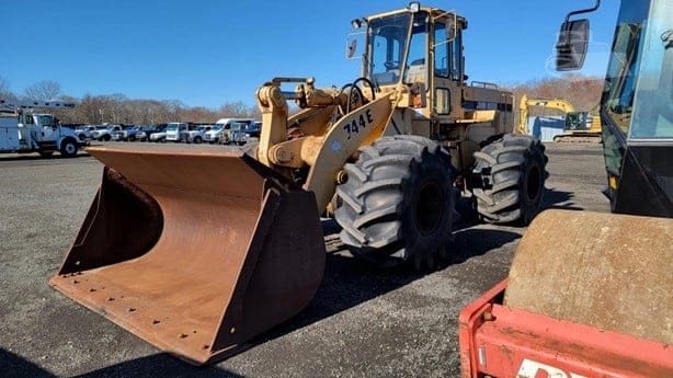 DEERE 744E