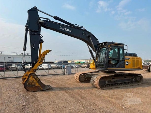2022 DEERE 210G