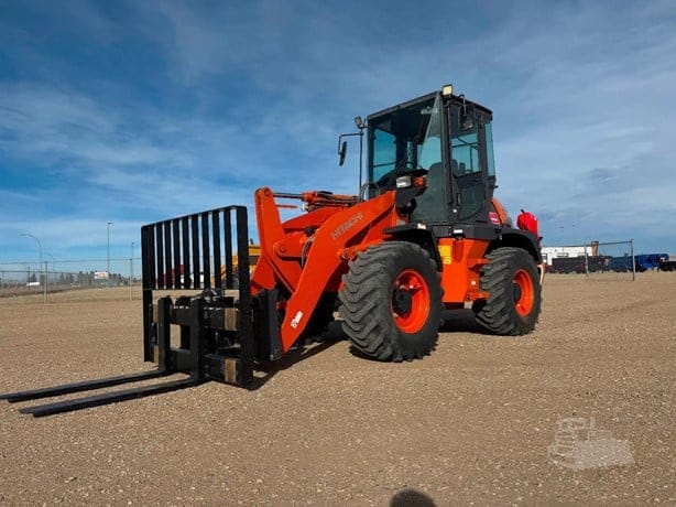 2022 HITACHI ZW80