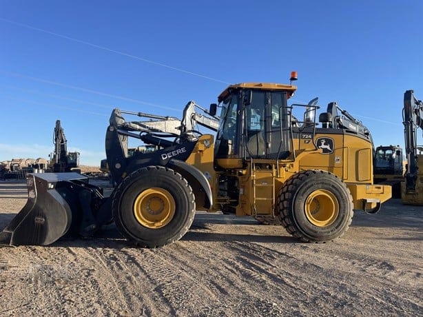2023 DEERE 724 P-TIER