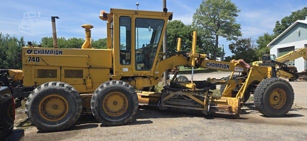1983 CHAMPION 740A