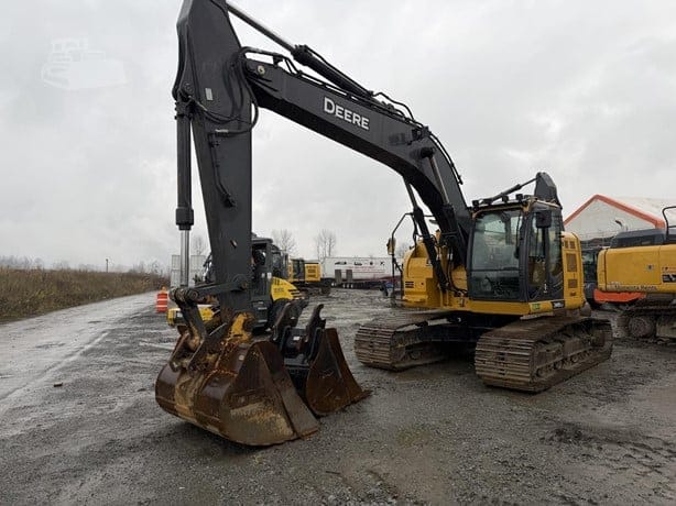 2022 DEERE 245G LC